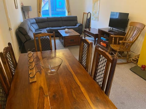 TV and multimedia, Living room, Seating area, Dining area, Evening entertainment