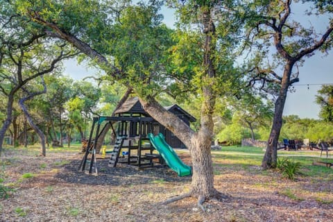 NEW Treehouse at Link Lane 2 Acres w Hot Tub House in Wimberley
