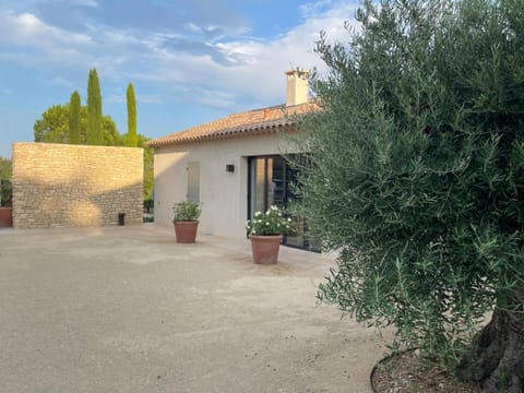 EcoLodge romantique proche Lourmarin Piscine Privée Borne recharge House in Lourmarin
