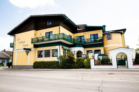 Landgasthof zur Goldenen Traube Hotel in Slovakia