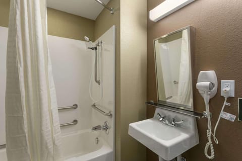 Microtel Inn & Suites by Wyndham Minot Hotel in Minot