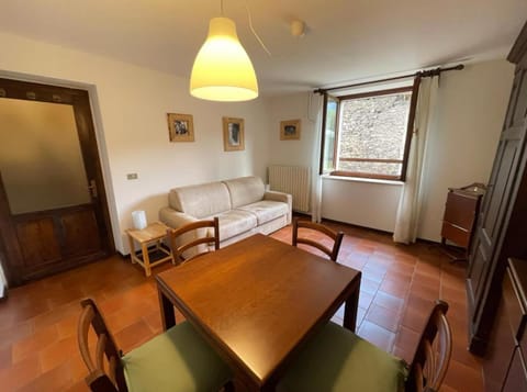 Bed, Living room, Photo of the whole room, Seating area, Dining area, Bedroom