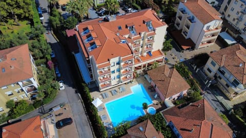 Property building, Bird's eye view, Pool view, Street view