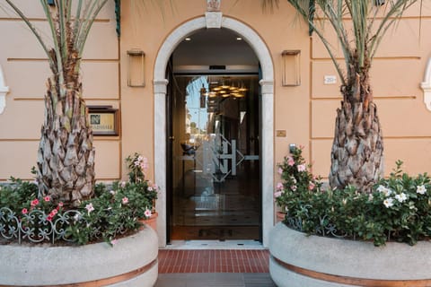 Property building, Facade/entrance