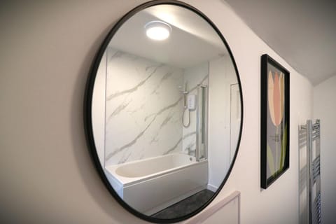 Signature - St James House Apartment in Paisley