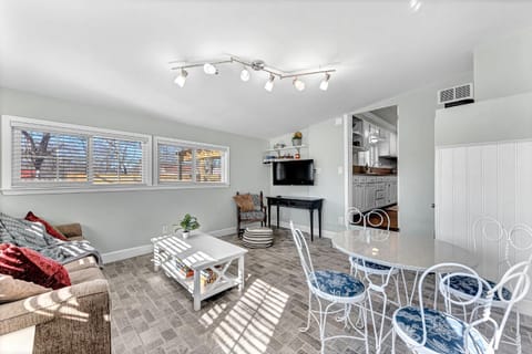 University Place, family stay, practically on JBU campus House in Siloam Springs