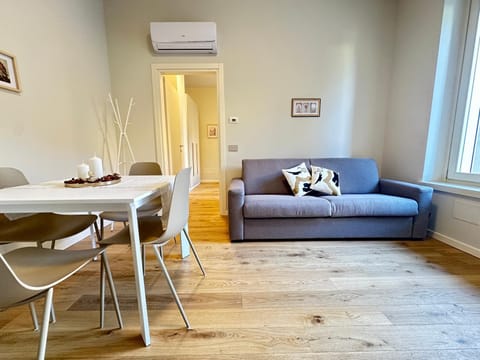 Living room, Seating area, Dining area, air conditioner