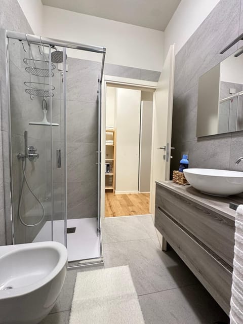 Shower, Toilet, Bathroom, Bath