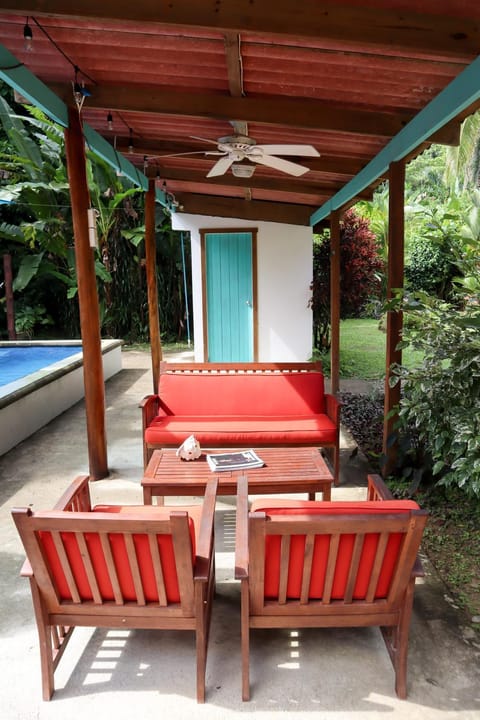 Turtle Beach House Bed and Breakfast in Bocas del Toro Province