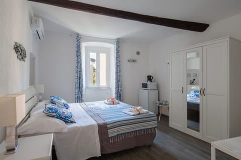 Bedroom, wardrobe