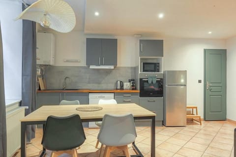 Kitchen or kitchenette, dishwasher, oven, stove, toaster