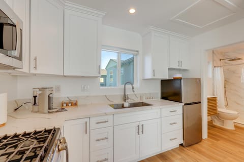 35 Mi to LA Modern Apartment in Chino! Apartment in Chino