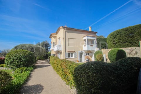 Mouans Sartoux, bastide avec magnifique parc et piscine Villa in Mouans-Sartoux
