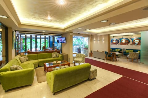 Communal lounge/ TV room, Lobby or reception