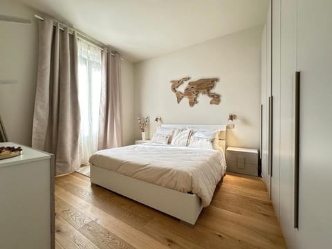 Bed, Photo of the whole room, Bedroom, wardrobe