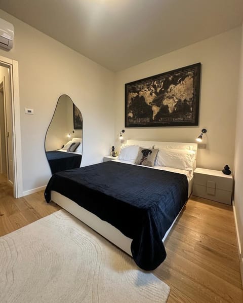 Bed, Photo of the whole room, Bedroom, air conditioner