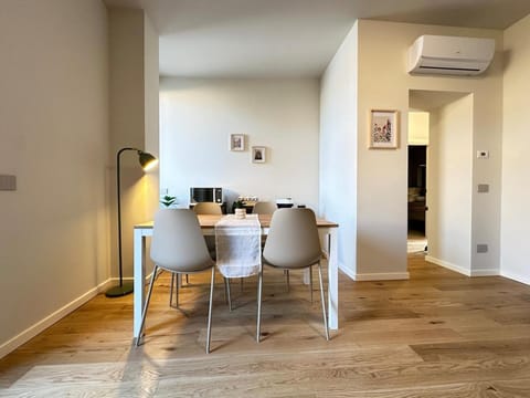 Living room, Seating area, Dining area, air conditioner