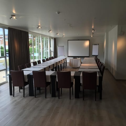 Meeting/conference room