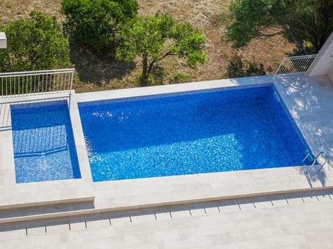 Bird's eye view, Pool view