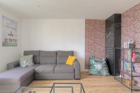 Library, Living room, Seating area