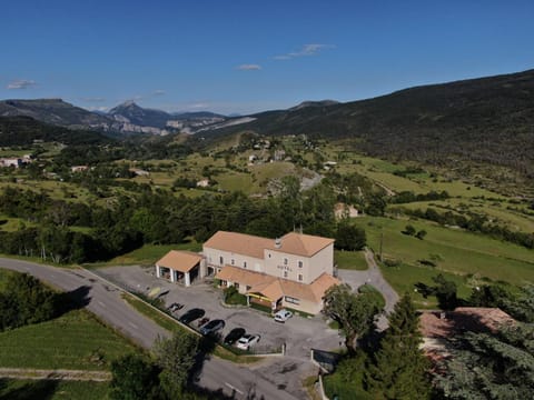 Facade/entrance, Bird's eye view