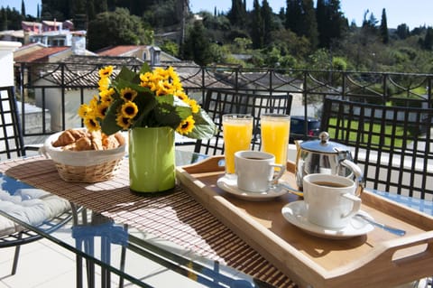 Natural landscape, Balcony/Terrace, Dining area, Garden view