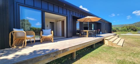 Property building, Dining area, Garden view, sunbed
