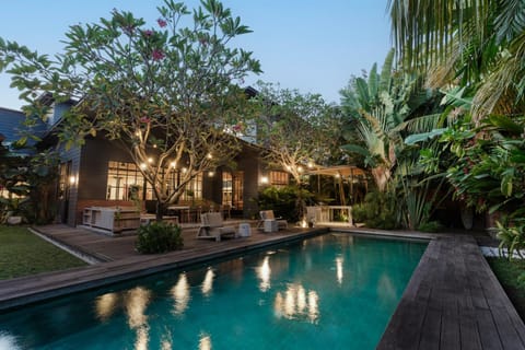 Property building, Garden view, Pool view, Swimming pool