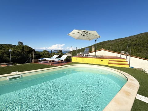 Mountain view, Sea view, Swimming pool, sunbed