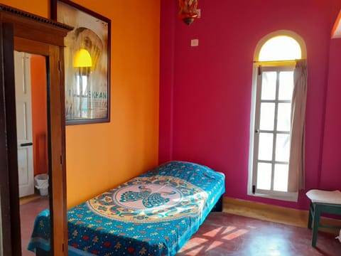Holi-Wood Guesthouse Bed and Breakfast in Puducherry