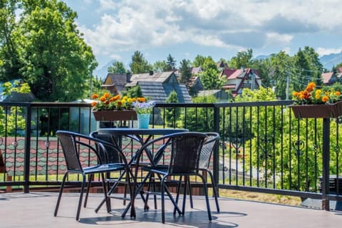 Balcony/Terrace, Area and facilities