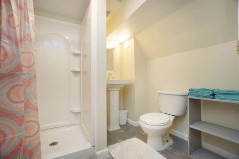 Lovely Retreat Backyard With Deck and entertain room House in Mason