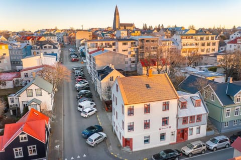 Property building, Neighbourhood, City view, Street view, Location, Parking