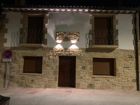 Apartamento Miralrio Apartment in La Rioja