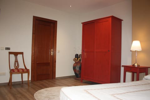 Photo of the whole room, Decorative detail, Bedroom