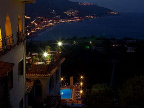 Pool view, Sea view