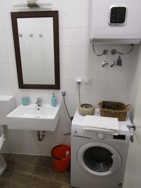 Toilet, Bathroom, washing machine