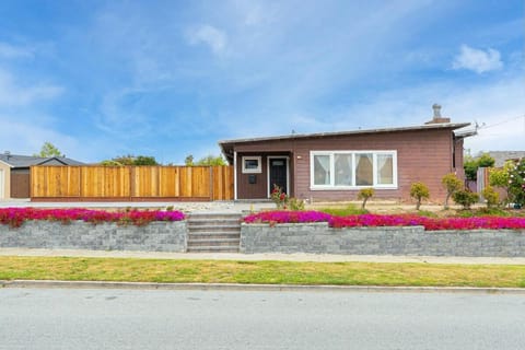 1580 - SFO Spacious & Beautiful 3BR house in Milbrae House in Millbrae