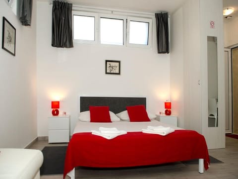 Activities, Summer, Living room, Other, Other, Decorative detail, Decorative detail, Seating area, Bedroom, On site