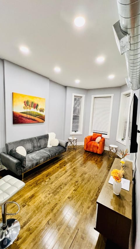 Modern Pilsen Chicago Apartment 2 bedroom Apartment in Lower West Side