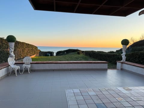 Property building, Day, View (from property/room), Balcony/Terrace, Balcony/Terrace, Seating area, Garden view, Sea view, Sunset