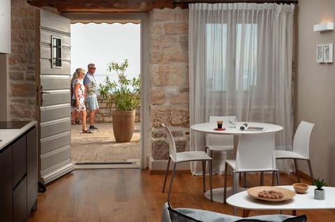 Dining area, Breakfast
