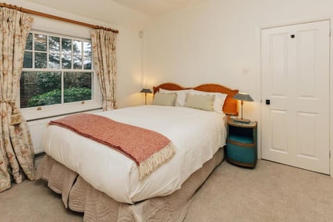 Badgemore Cottage House in Henley-on-Thames