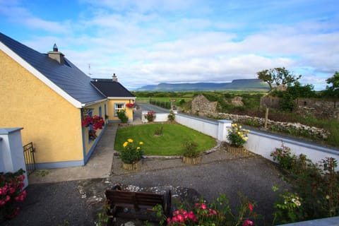 Beezies Self Catering Cottages Haus in County Sligo
