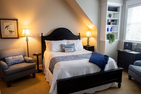 Bed, Seating area, Bedroom