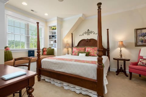 Bed, Seating area, Bedroom