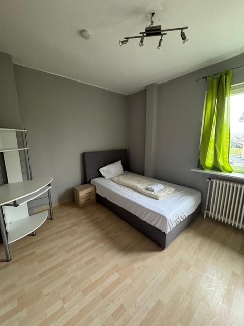Bed, Photo of the whole room, Bedroom, Garden view, Street view, Quiet street view, heating, towels