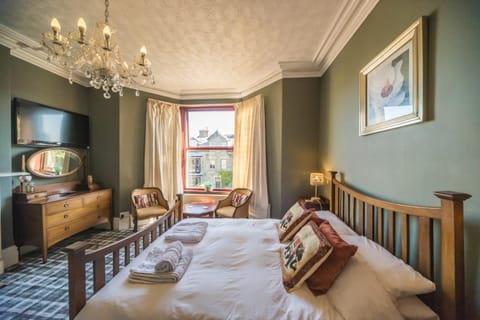 Compton Guest House Bed and Breakfast in High Peak District