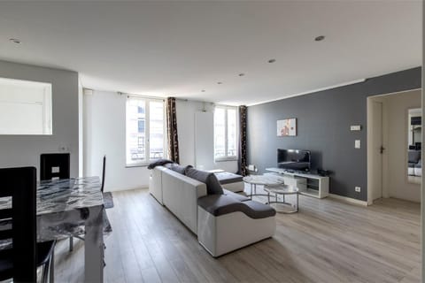 Communal lounge/ TV room, TV and multimedia, Living room