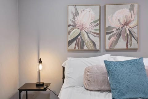 Convenient Mid and Extended Stay Near Airport Apartment in Northlake